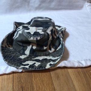 Camo Boonie like new